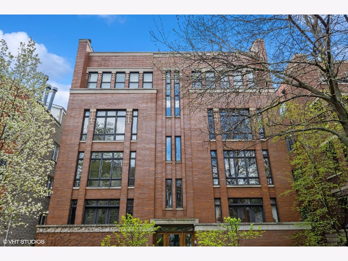 Condominiums & Homes Sold Lakeview Commons Chicago Illinois, 635 Briar