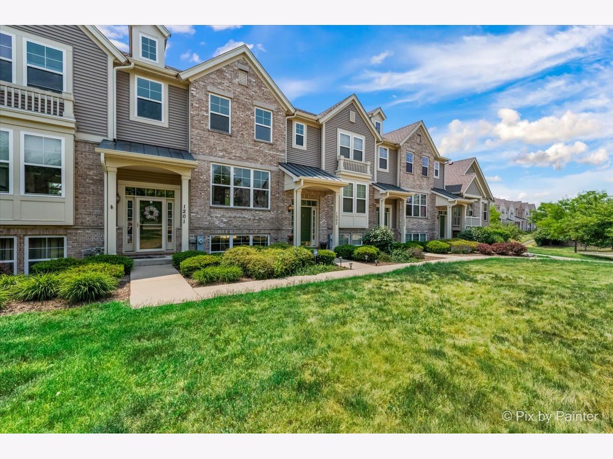 Townhomes Sold Villas Of Cambridge Streamwood Illinois, 1203 Tuscany