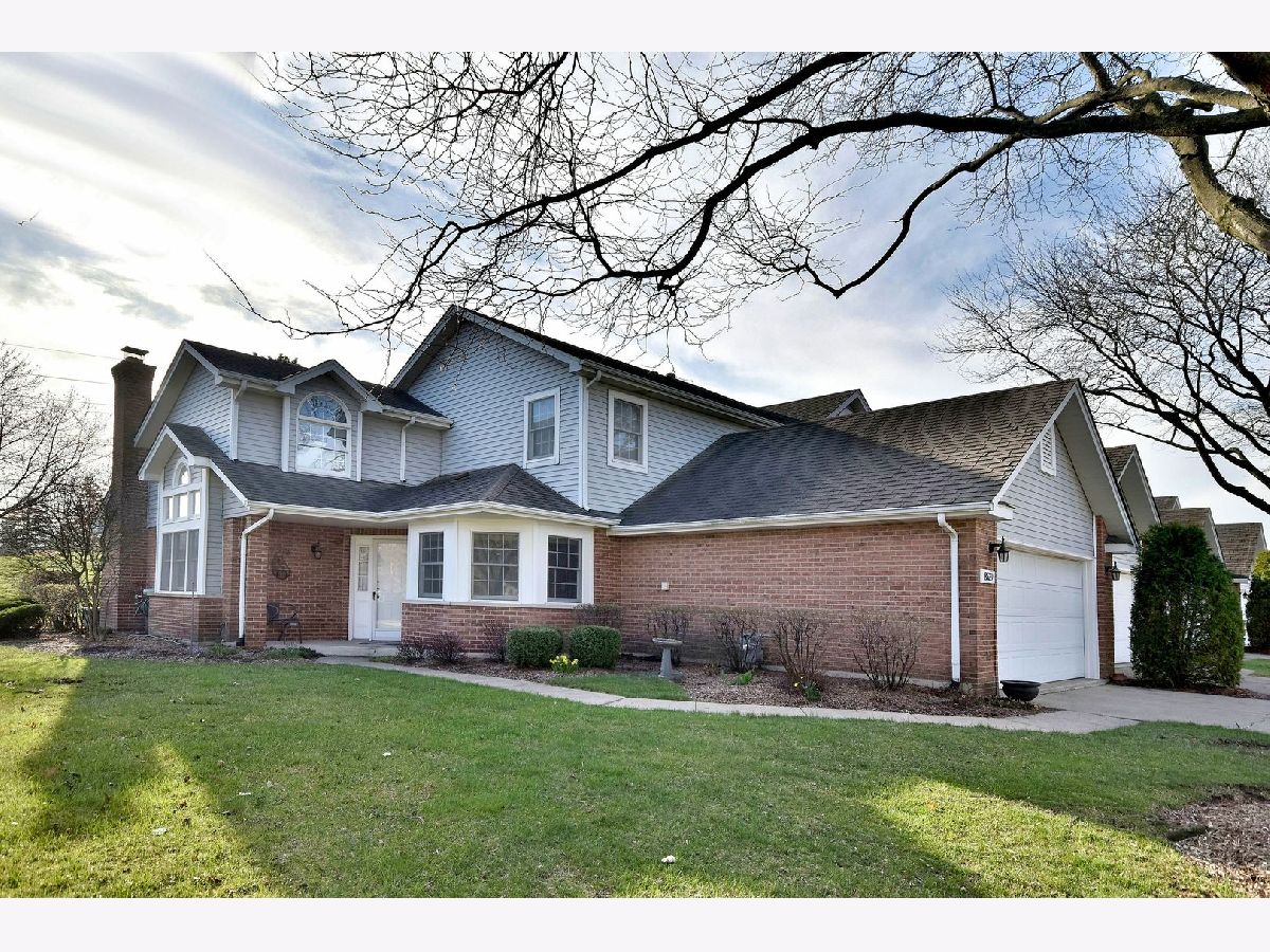 Townhomes Sold Water Tower Courts Darien Illinois, 8539 Sandalwood