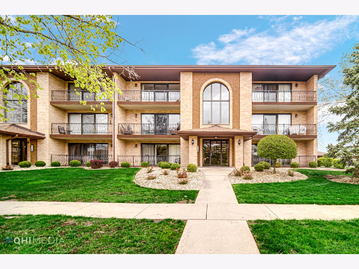 Townhomes & Condos & Homes Sold Eagle Ridge Tinley Park Illinois, 16025 Eagle Ridge