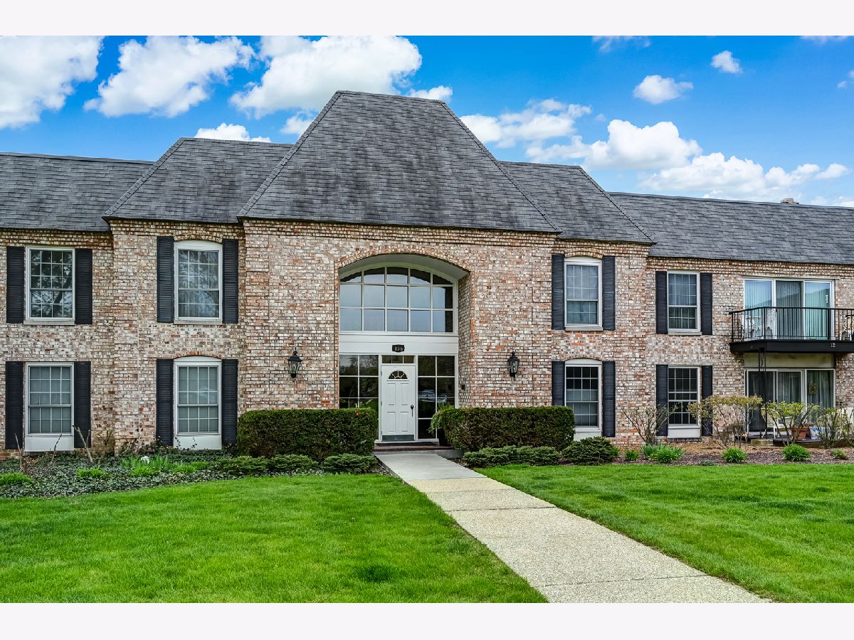 Condos & Townhomes & Homes Sold Carriage Way Burr Ridge Illinois, 136 Carriage Way