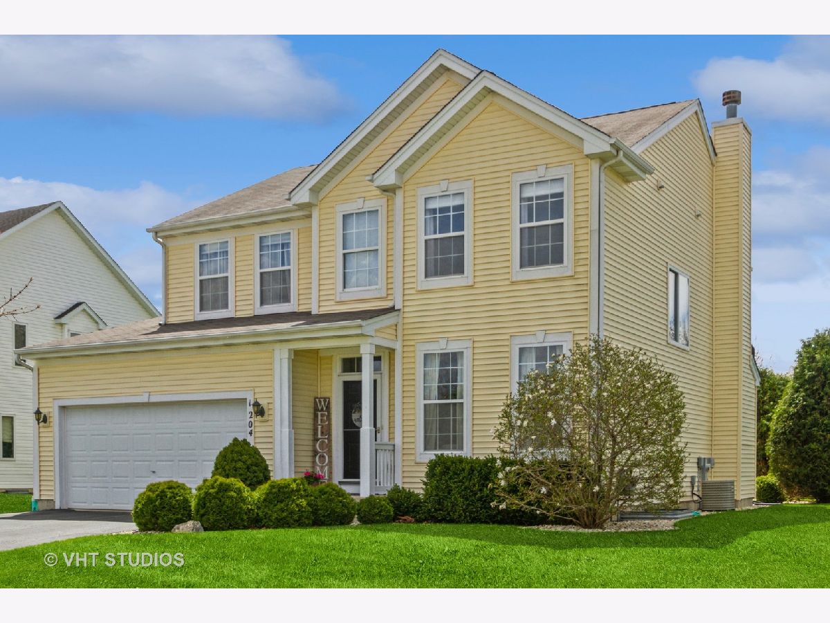 Homes Sold Oak Grove Crossing Harvard Illinois, 1204 Magnolia