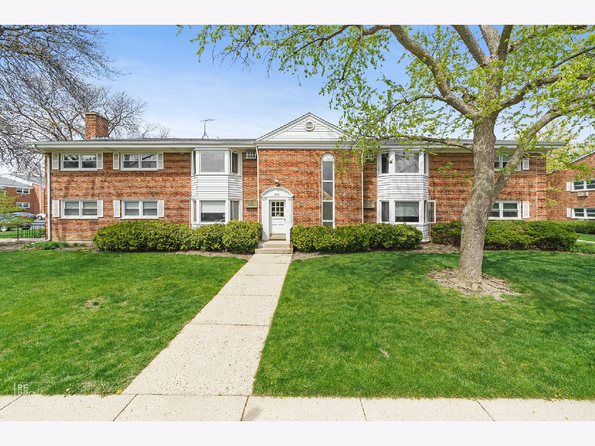 Condominiums Sold Hampton Courts Arlington Heights Illinois, 510 Miner
