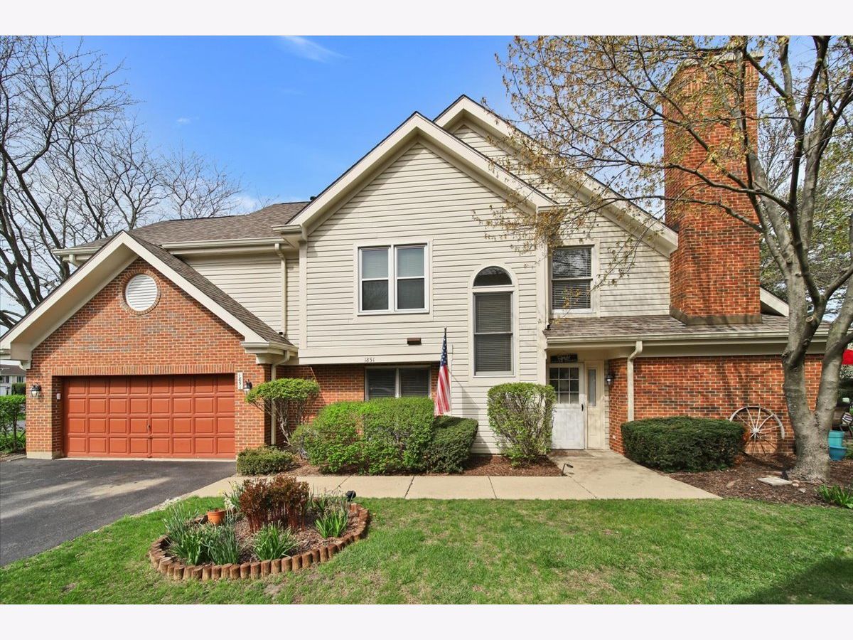 Townhomes & Condos & Homes Sold Surrey Park Arlington Heights Illinois, 1851 White Oak