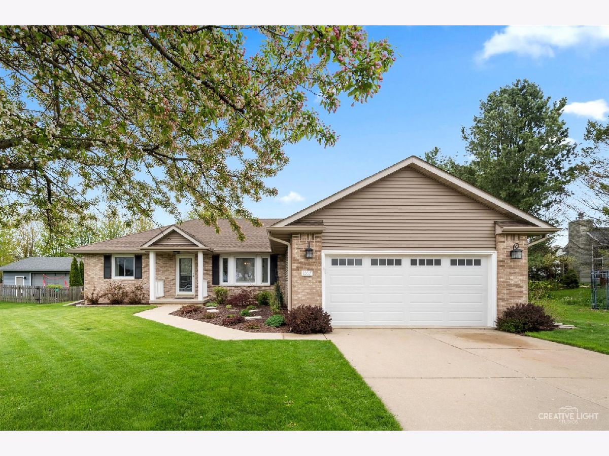 Homes & Townhomes Sold Sandhurst Sandwich Illinois, 1057 Deer Run