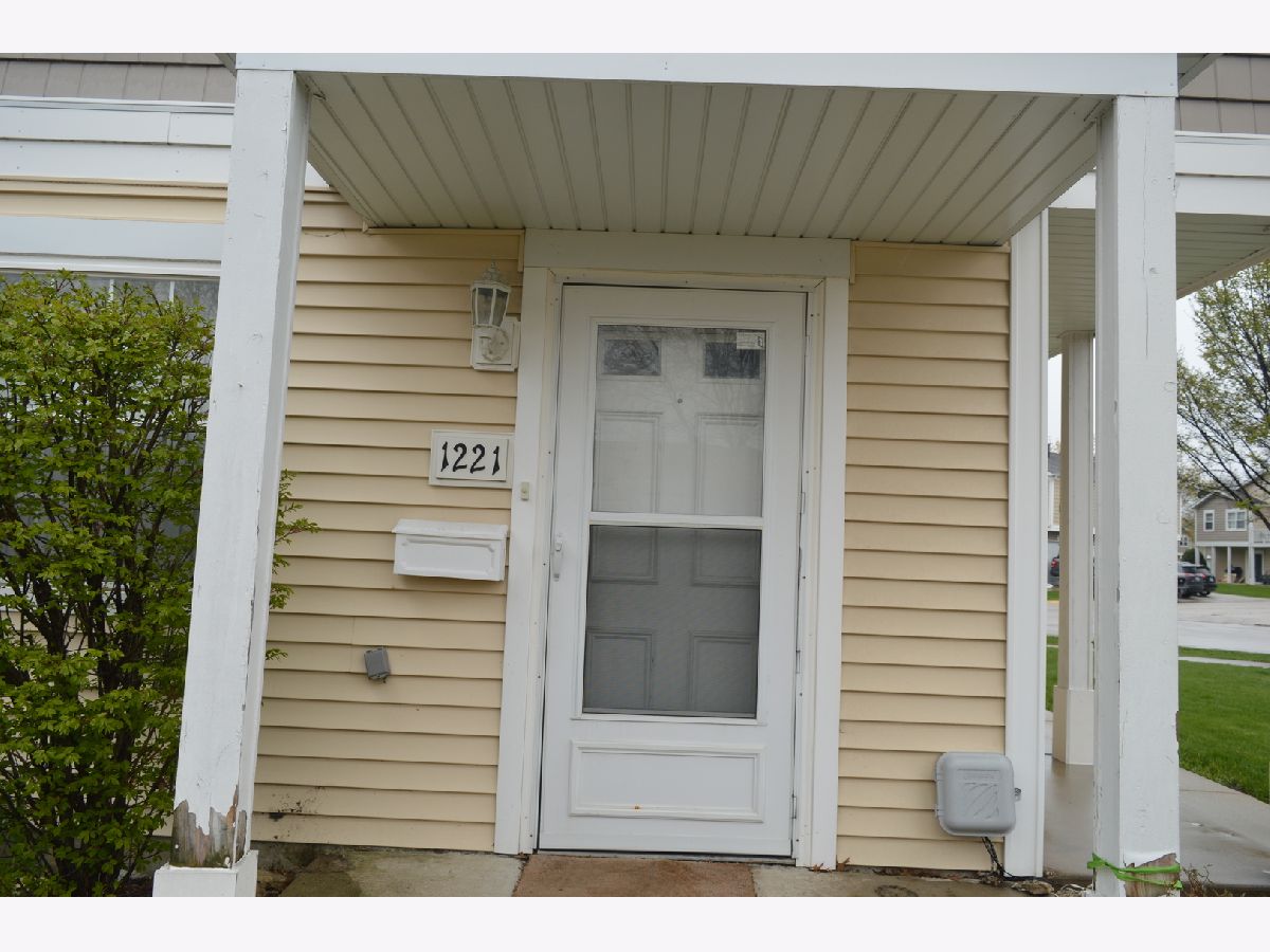 Townhomes & Condos Rented Cedar Run Wheeling Illinois, 1221 Jaspen