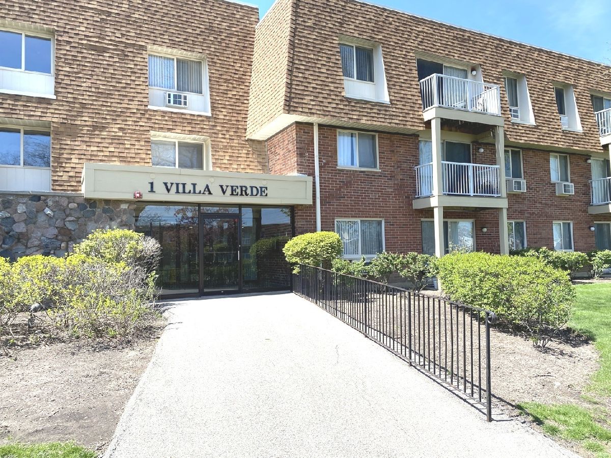 Condominiums Rented Villa Verde Buffalo Grove Illinois, 1 Villa Verde