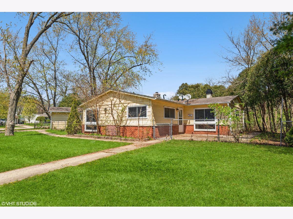 Homes Sold Fair Oaks Streamwood Illinois, 214 Greenbriar