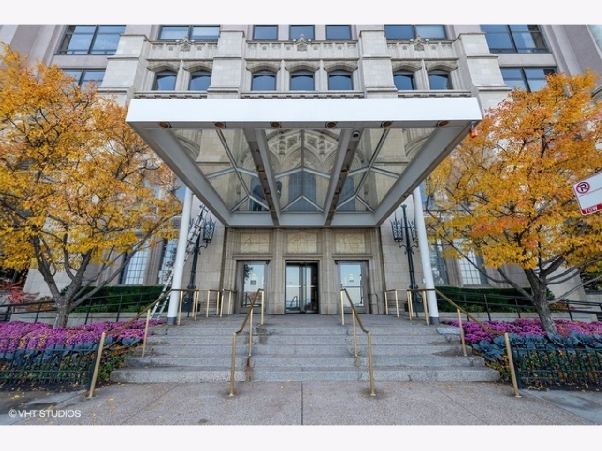Condominiums Sold Lake Shore Place Chicago Illinois, 680 Lake Shore