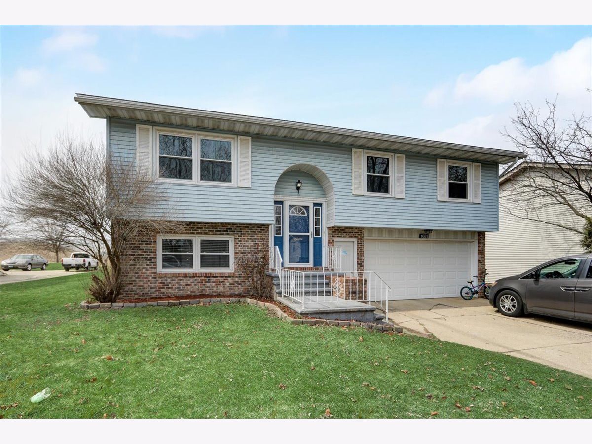 Homes & Townhomes Sold Somonauk Meadows Sycamore Illinois, 1651 Maness