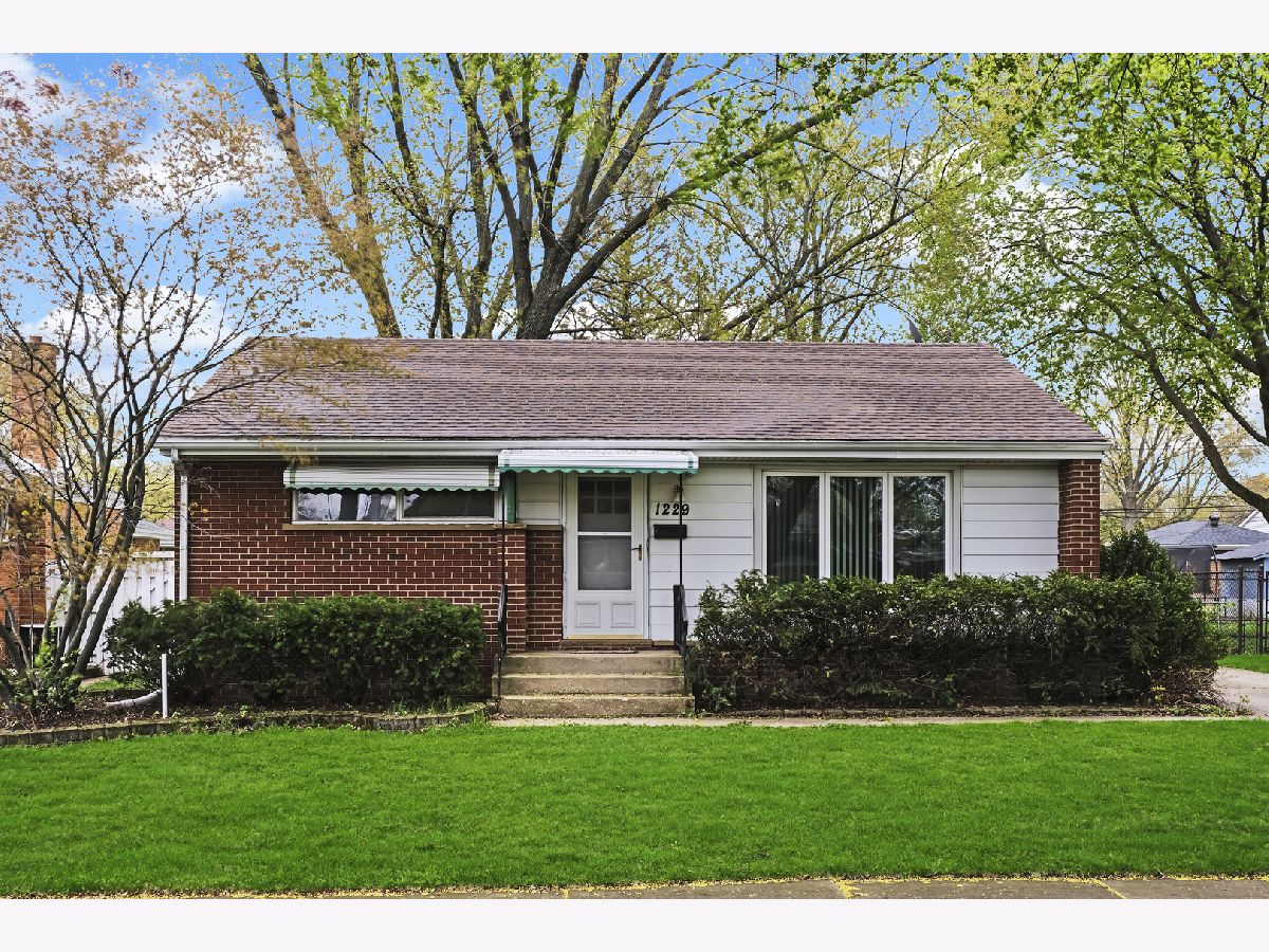 Homes Sold Blackhawk Elgin Illinois, 1229 Iroquois