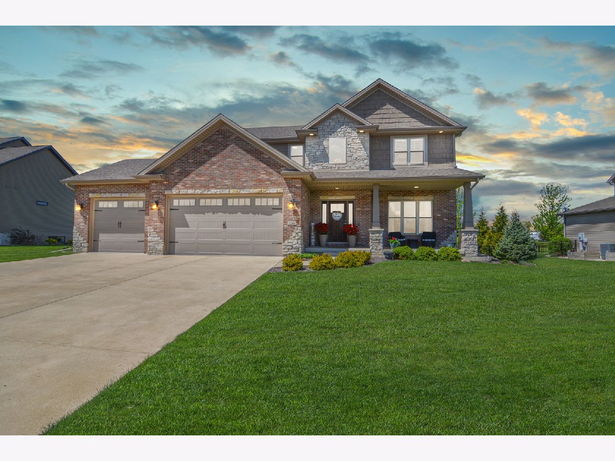 Homes & Condos & Townhomes Sold Eagle View Estates Bloomington Illinois, 2206 Riverwoods