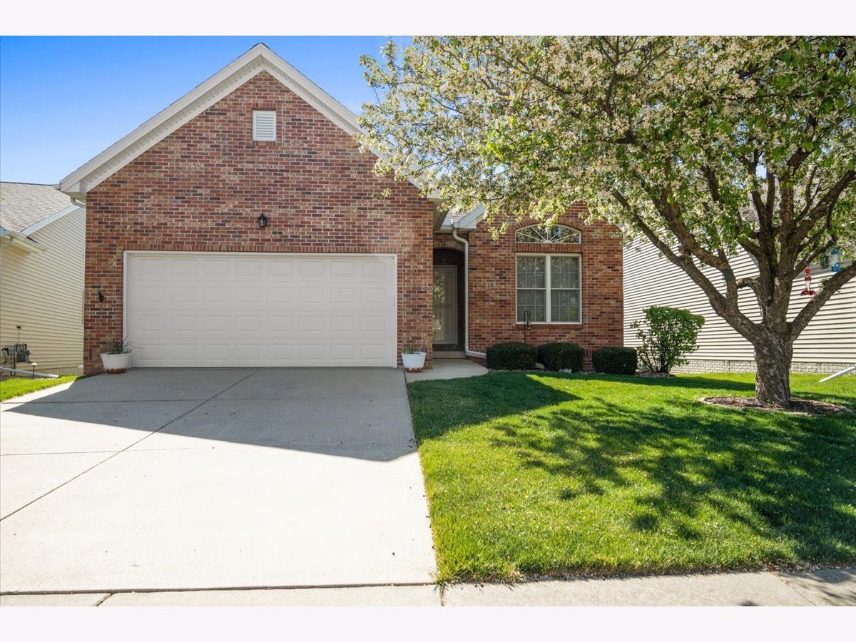 Homes & Condos & Townhomes Sold Ireland Grove Bloomington Illinois, 15 Crista Ann