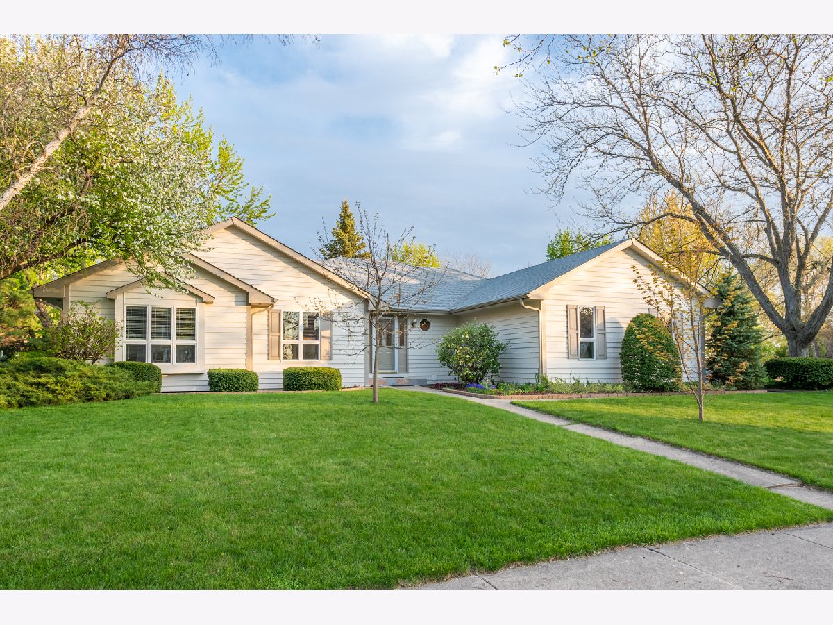 Homes & Condos & Townhomes Sold Mill Race Creek Oswego Illinois, 424 Knights Bridge