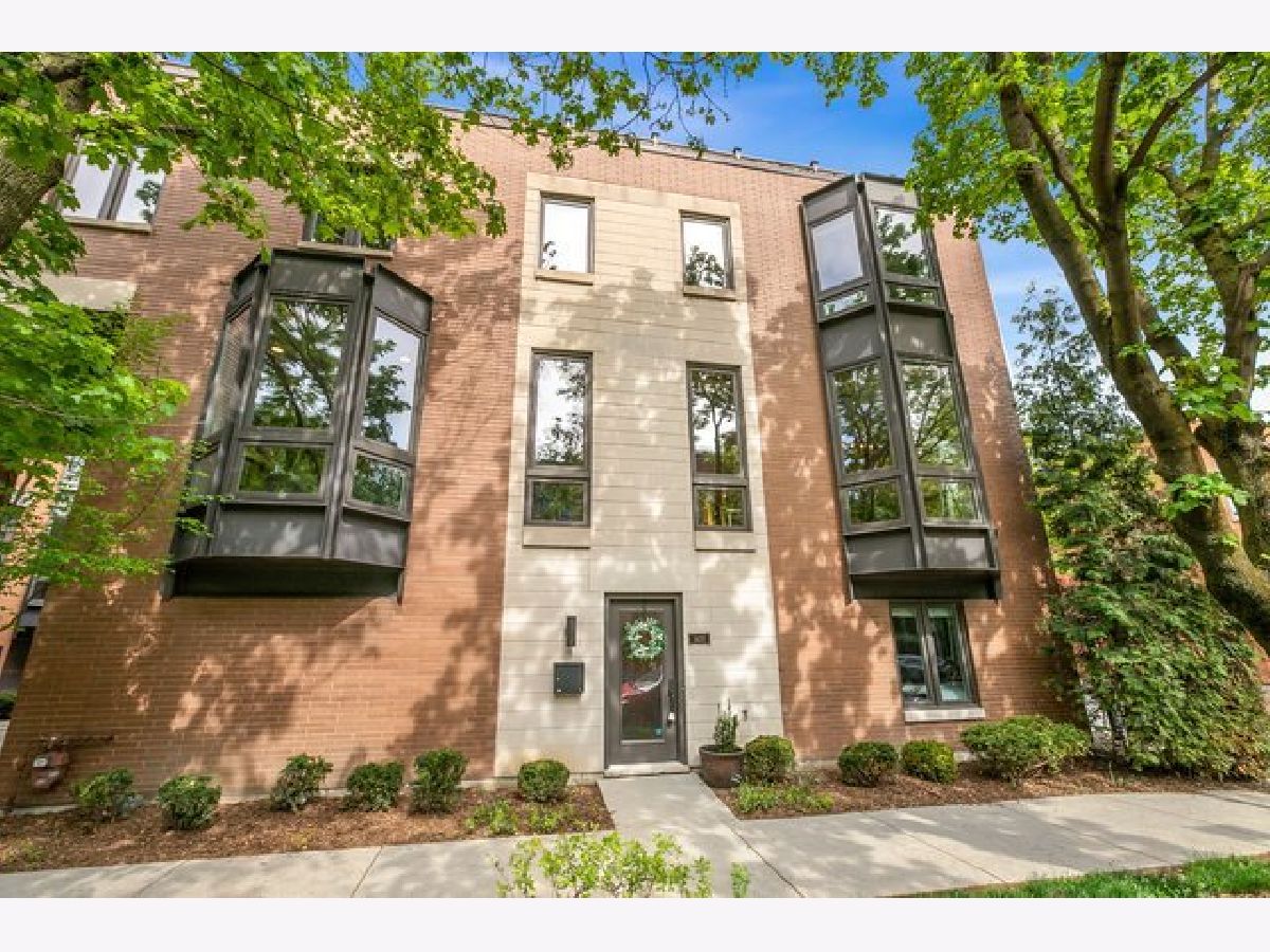 Townhomes & Condos Sold Cleveland Court Chicago Illinois, 1431 Cleveland