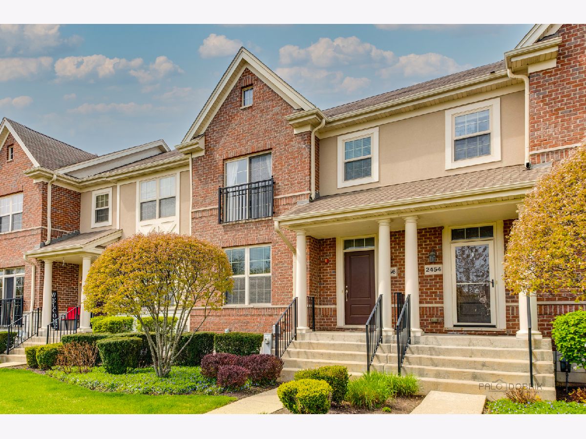 Townhomes & Homes Sold Waterbury Place Buffalo Grove Illinois, 2456 Waterbury
