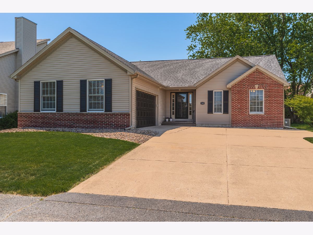 Homes Sold Eagle Nest Bloomington Illinois, 2512 Airport