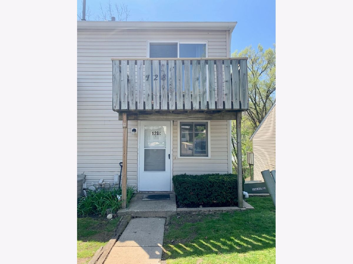 Townhomes & Condos & Homes Rented Hidden Glen Fox Lake Illinois, 128 Cora