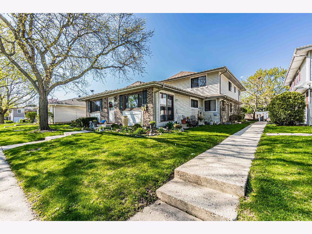 Townhomes & Condos Sold Winchester Warrenville Illinois, 29W600 Winchester