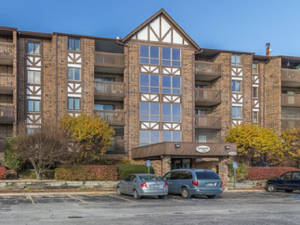 Condominiums Sold Lawncastle Cove Oak Lawn Illinois, 10420 Circle