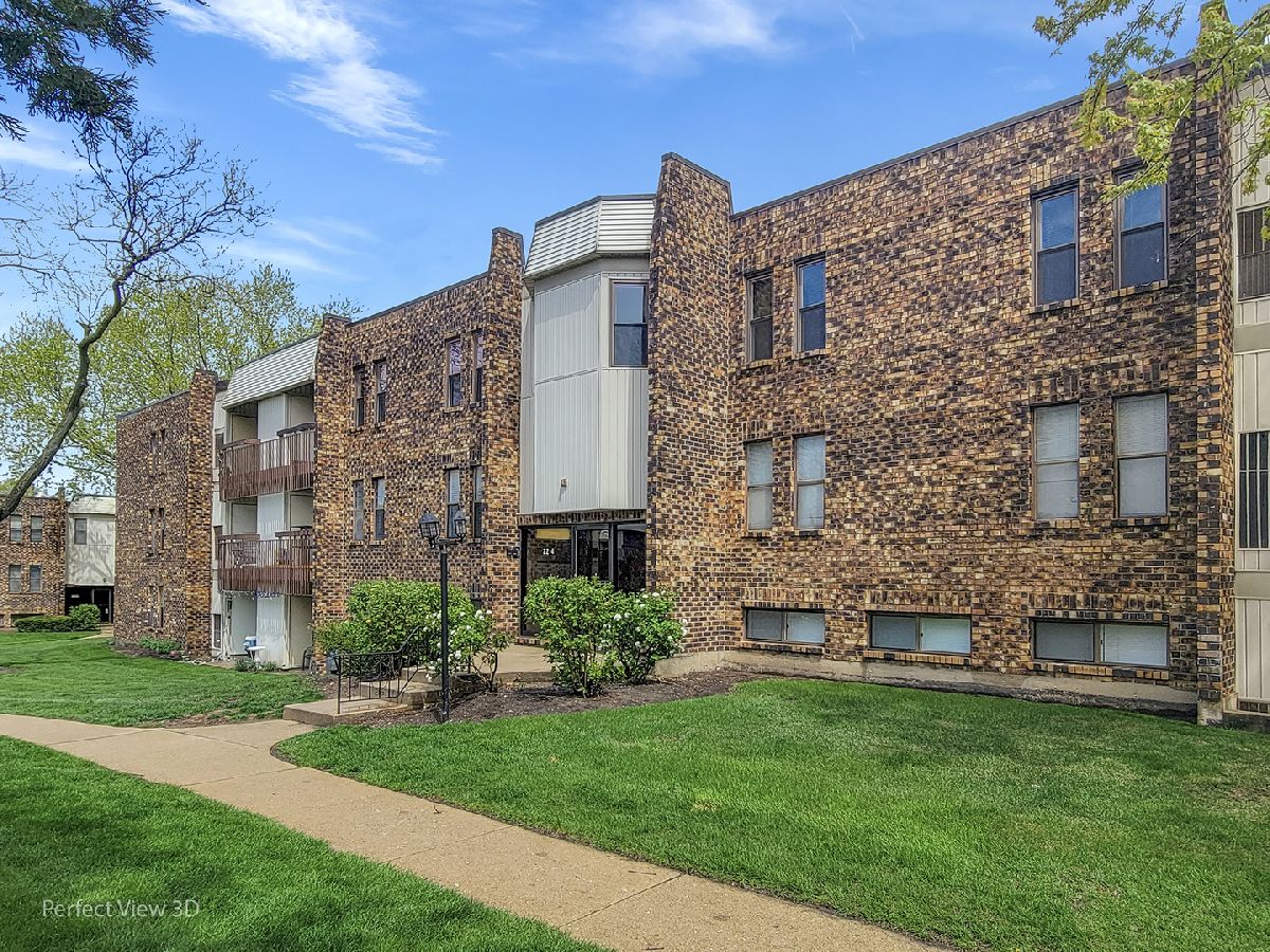 Condos & Townhomes Sold Woodridge Club Woodridge Illinois, 2214 Country Club