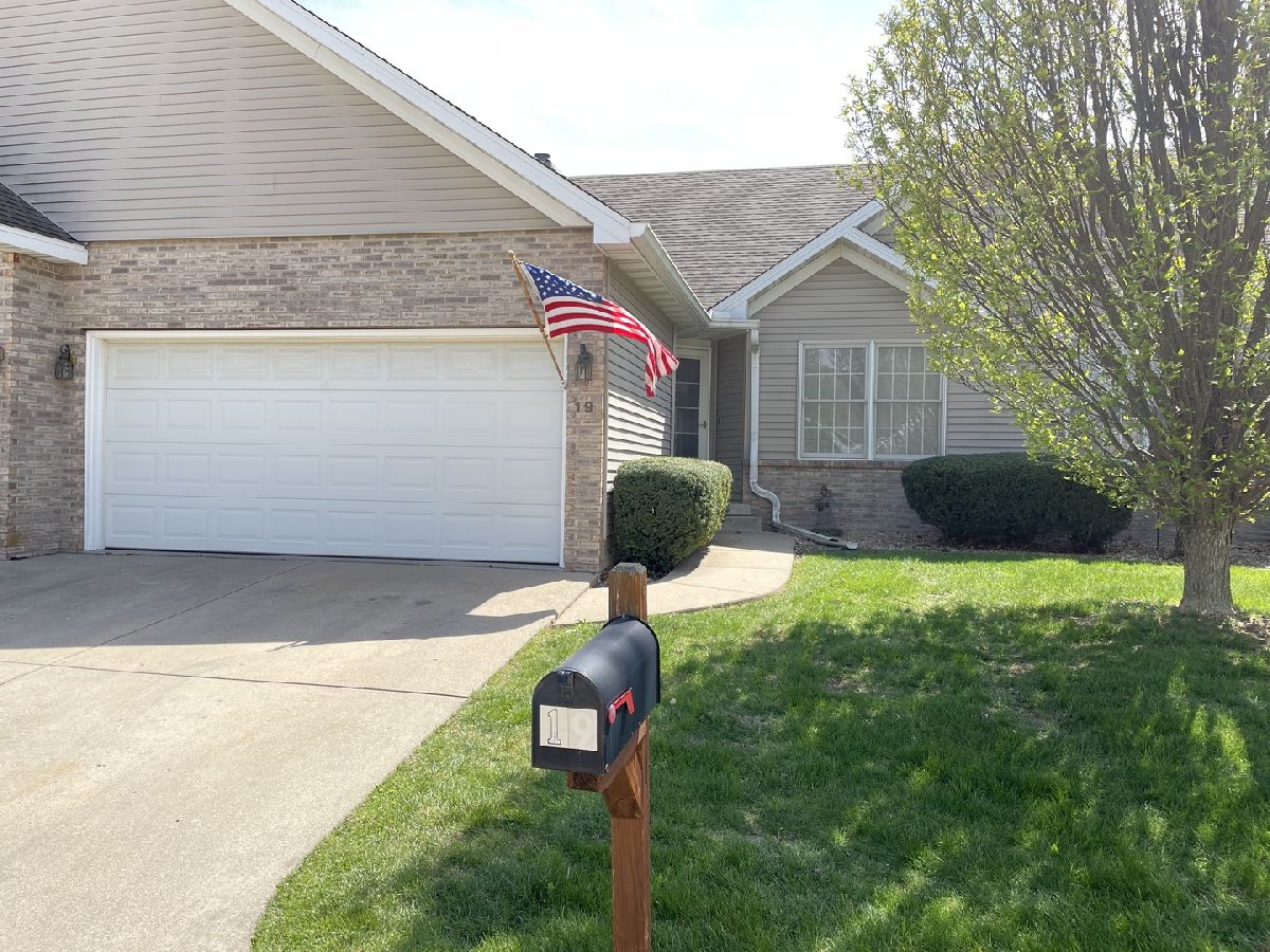 Homes & Condos & Townhomes Sold Windsor Crest Normal Illinois, 107 Blair