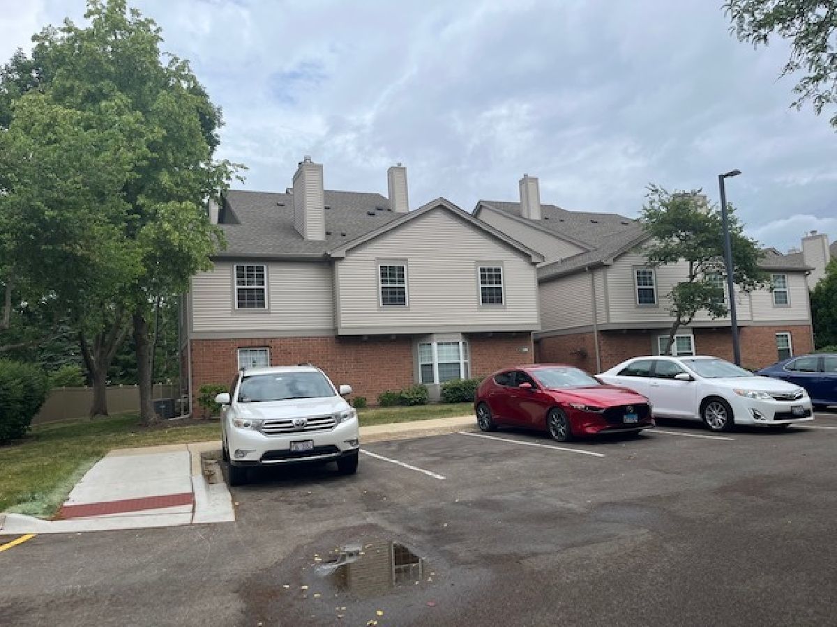 Condos & Townhomes Rented 12 Oaks At Schaumburg Schaumburg Illinois, 130 Crest Wood