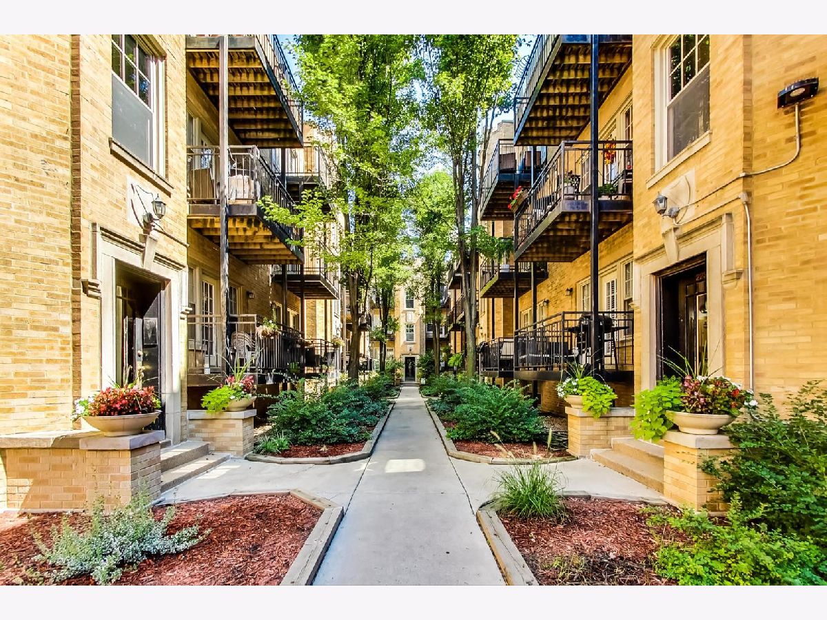 Condominiums Rented Lincoln Park Terrace Chicago Illinois, 2237 Lincoln