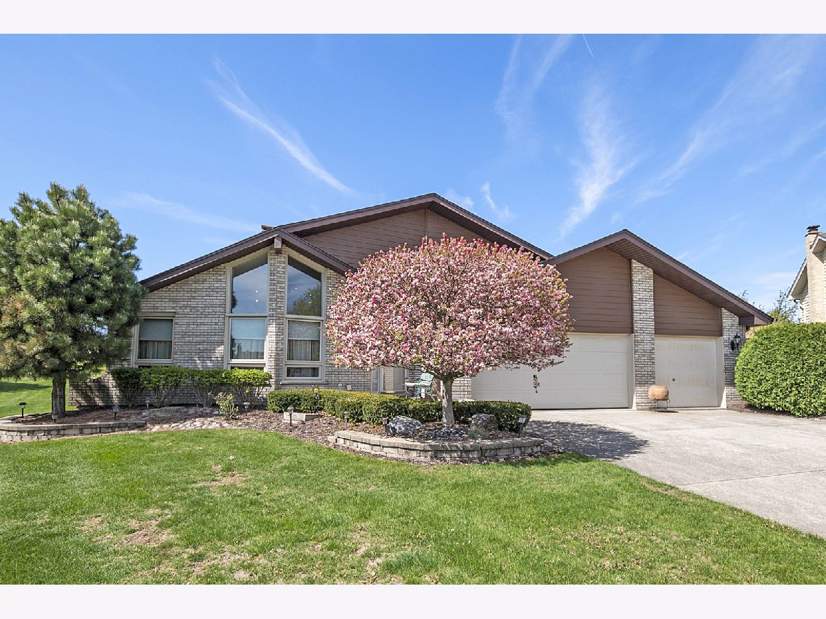 Townhomes & Homes Sold Brook Hills West Orland Park Illinois, 11833 Brook Hill
