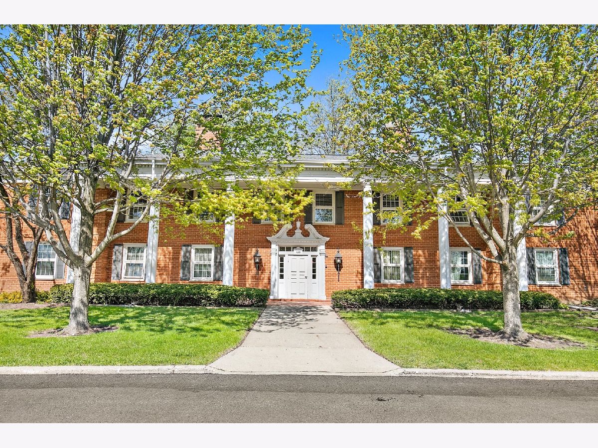 Condominiums Sold Coventry Club Crystal Lake Illinois, 530 Devonshire