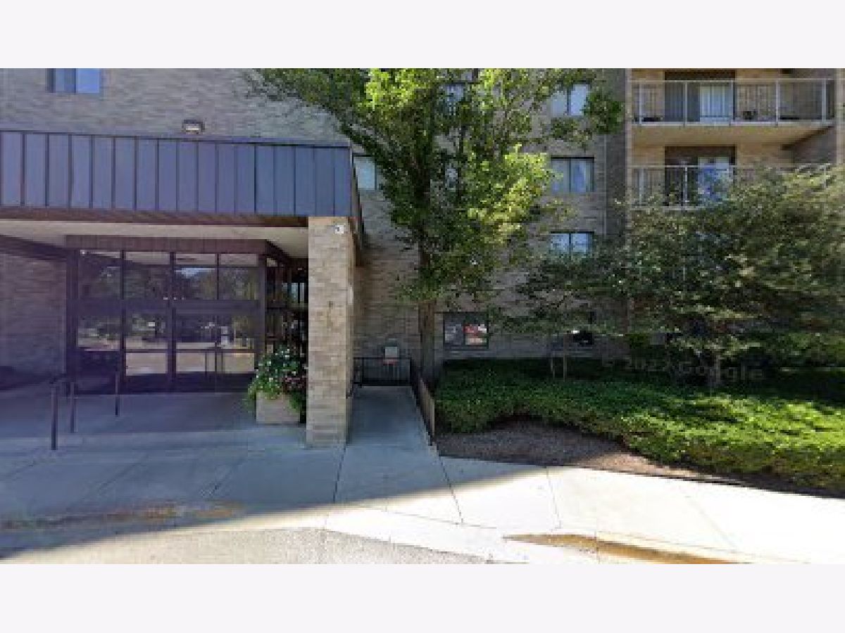 Condominiums Rented Lake Hinsdale Towers Willowbrook Illinois, 6340 Americana