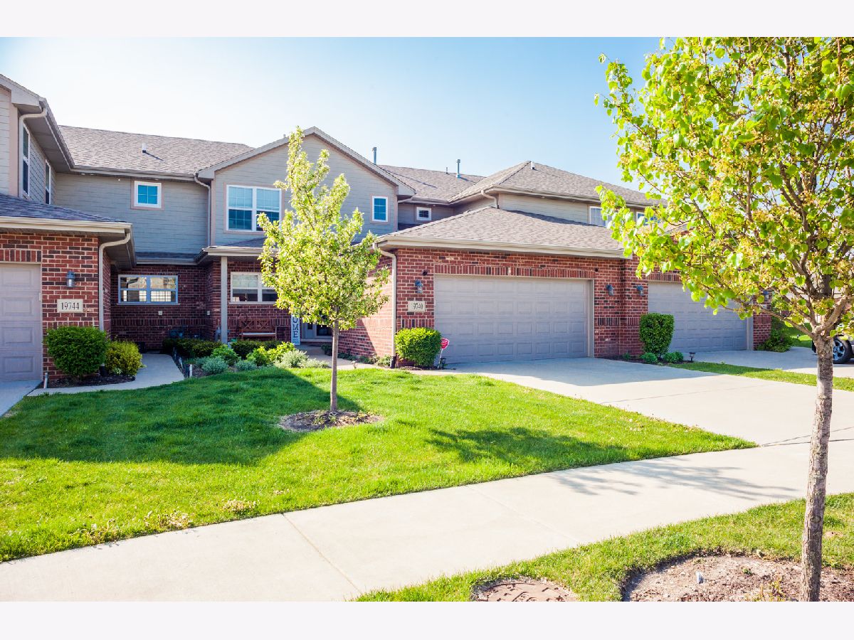 Townhomes & Homes Sold Brookside Meadows Tinley Park Illinois, 19740 Sunset