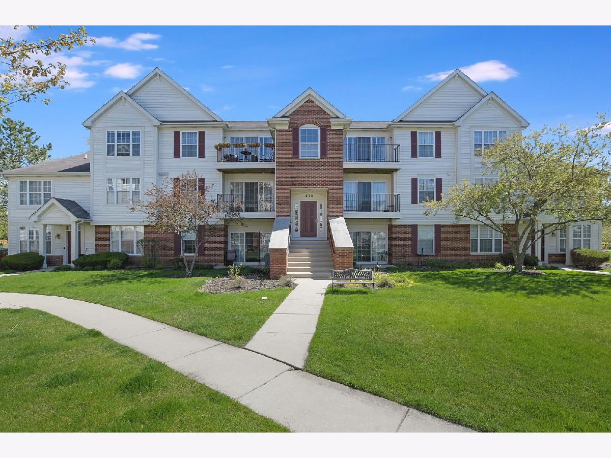 Townhomes & Condos Rented River Mill Crossings Wheeling Illinois, 670 Mill