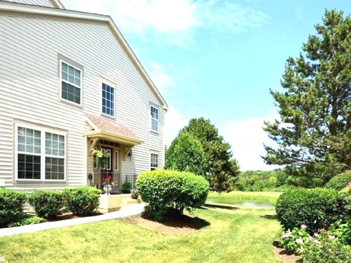 Homes & Townhomes & Condos Sold Wicklow Village Lake Zurich Illinois, 879 March