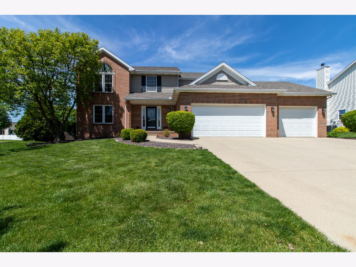 Homes & Condos & Townhomes Sold Garling Heights Bloomington Illinois, 2502 Garlington