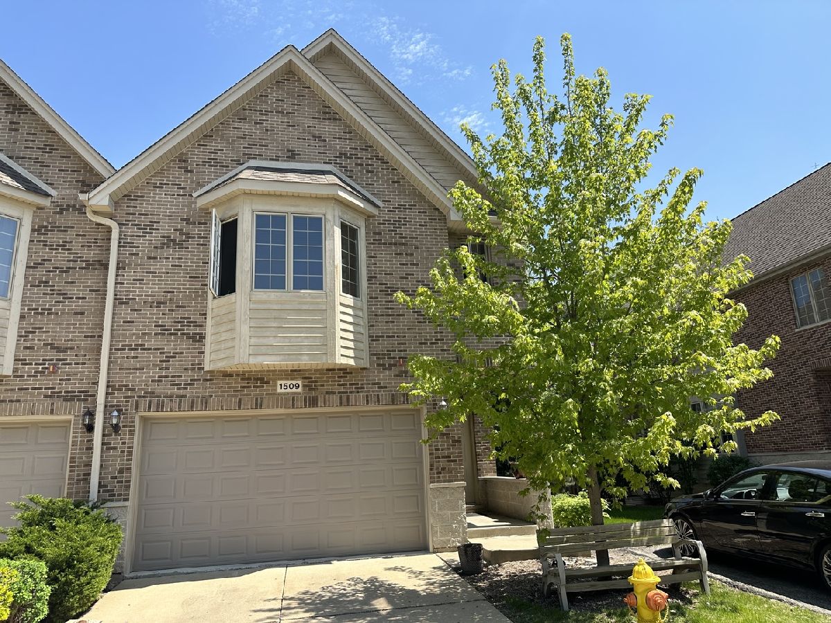 Townhomes Rented Stonegate Manor Mount Prospect Illinois, 1509 Stonegate Mnr