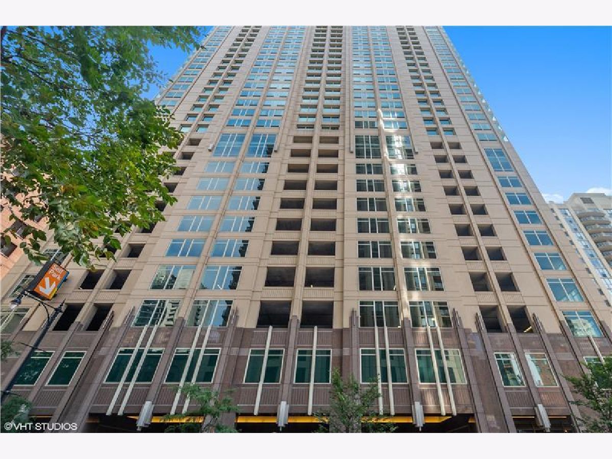 Condos & Townhomes Rented Millenium Centre Chicago Illinois, 33 Ontario