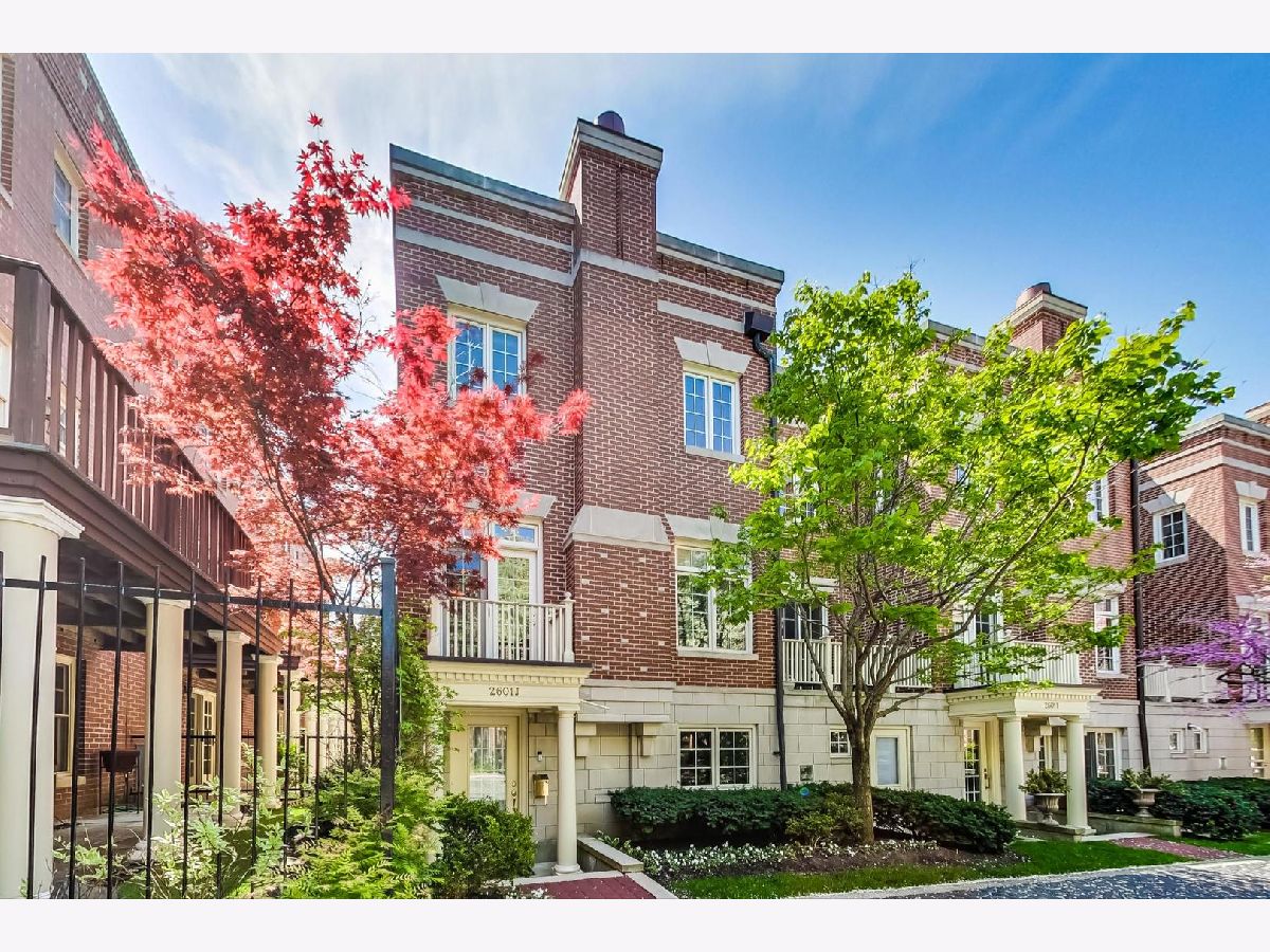 Townhomes & Condos & Homes Sold Embassy Club Chicago Illinois, 2601 Greenview