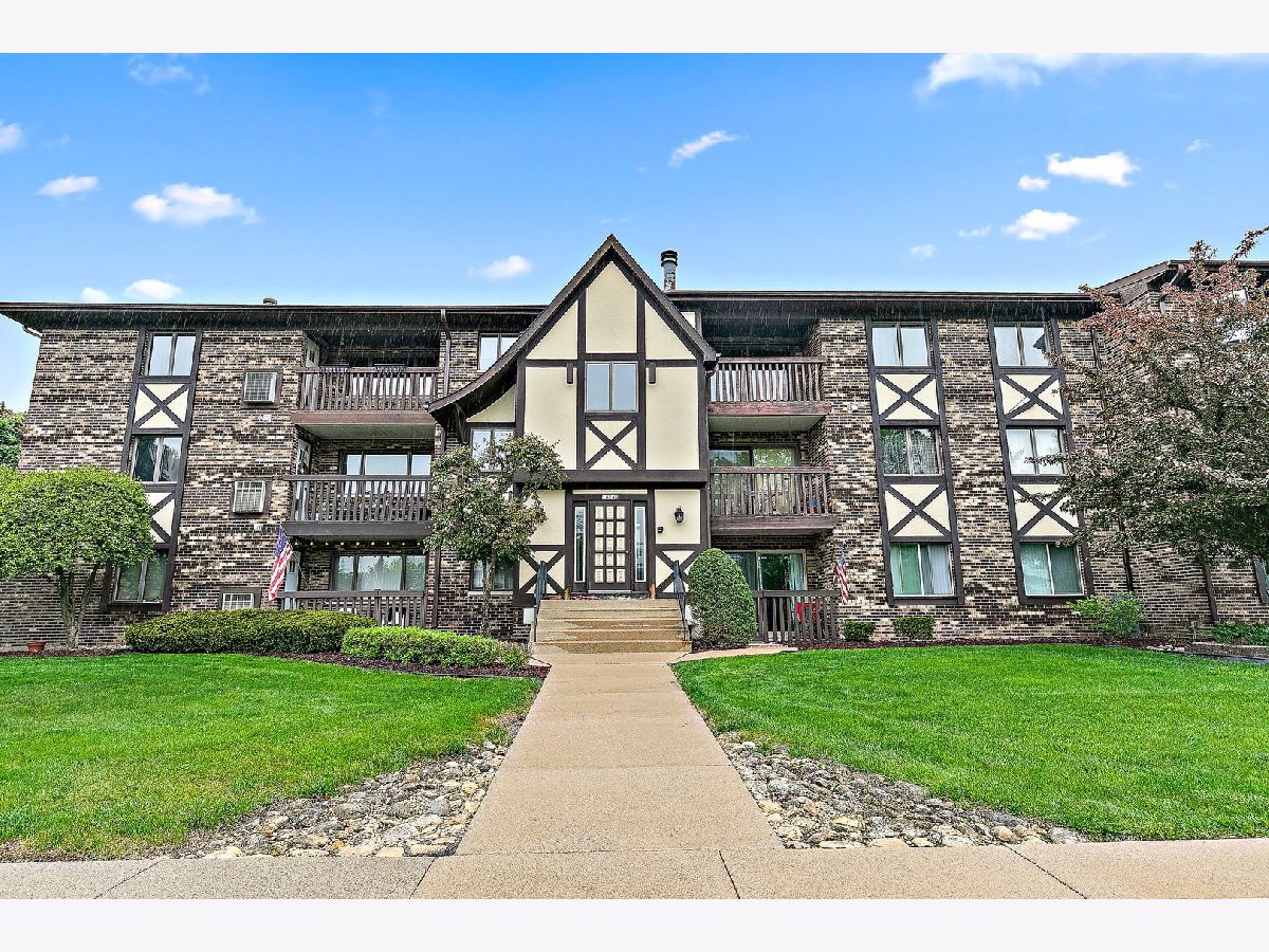 Condominiums Sold Regal Place Crestwood Illinois, 13745 Lamon