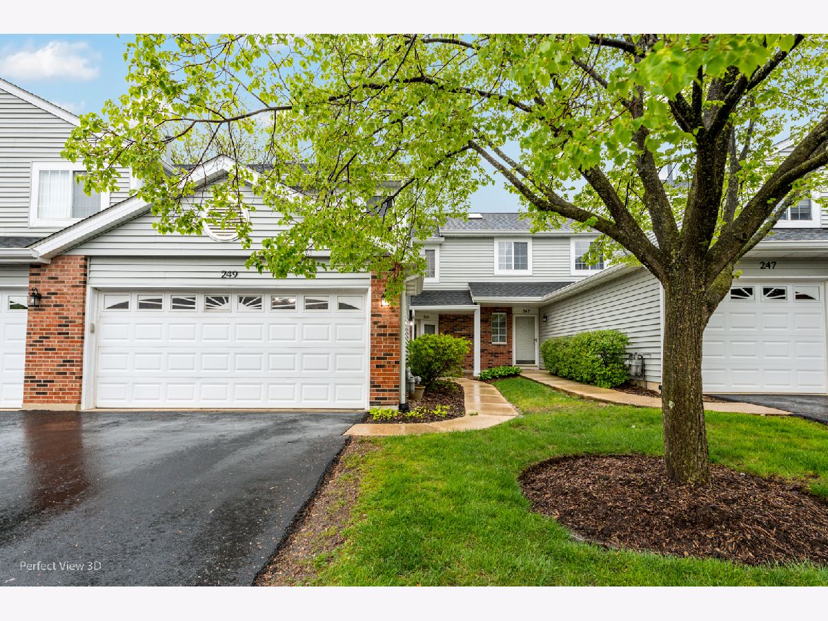Townhomes & Condos Sold Sussex Square Streamwood Illinois, 249 Brittany