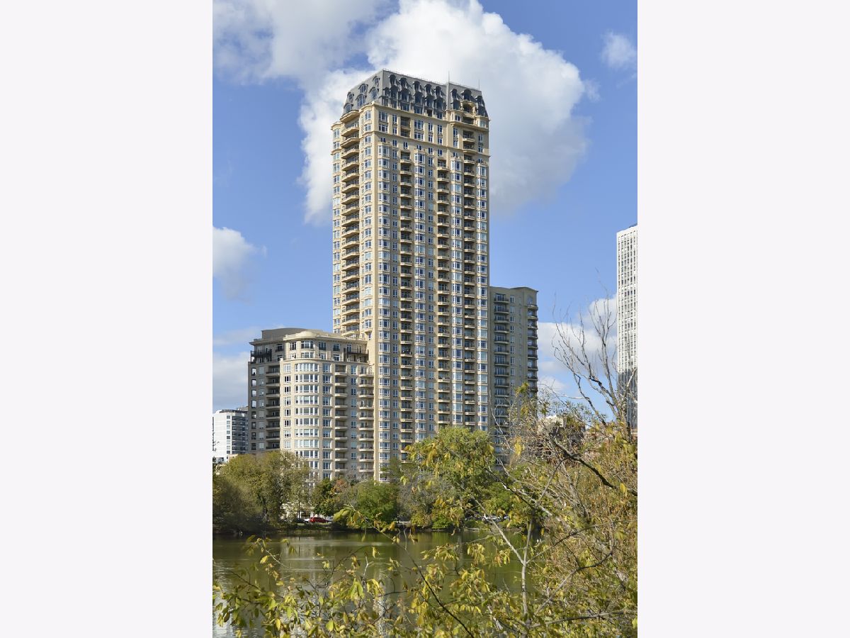 Condominiums Sold Lincoln Park 2550 Chicago Illinois, 2550 Lakeview