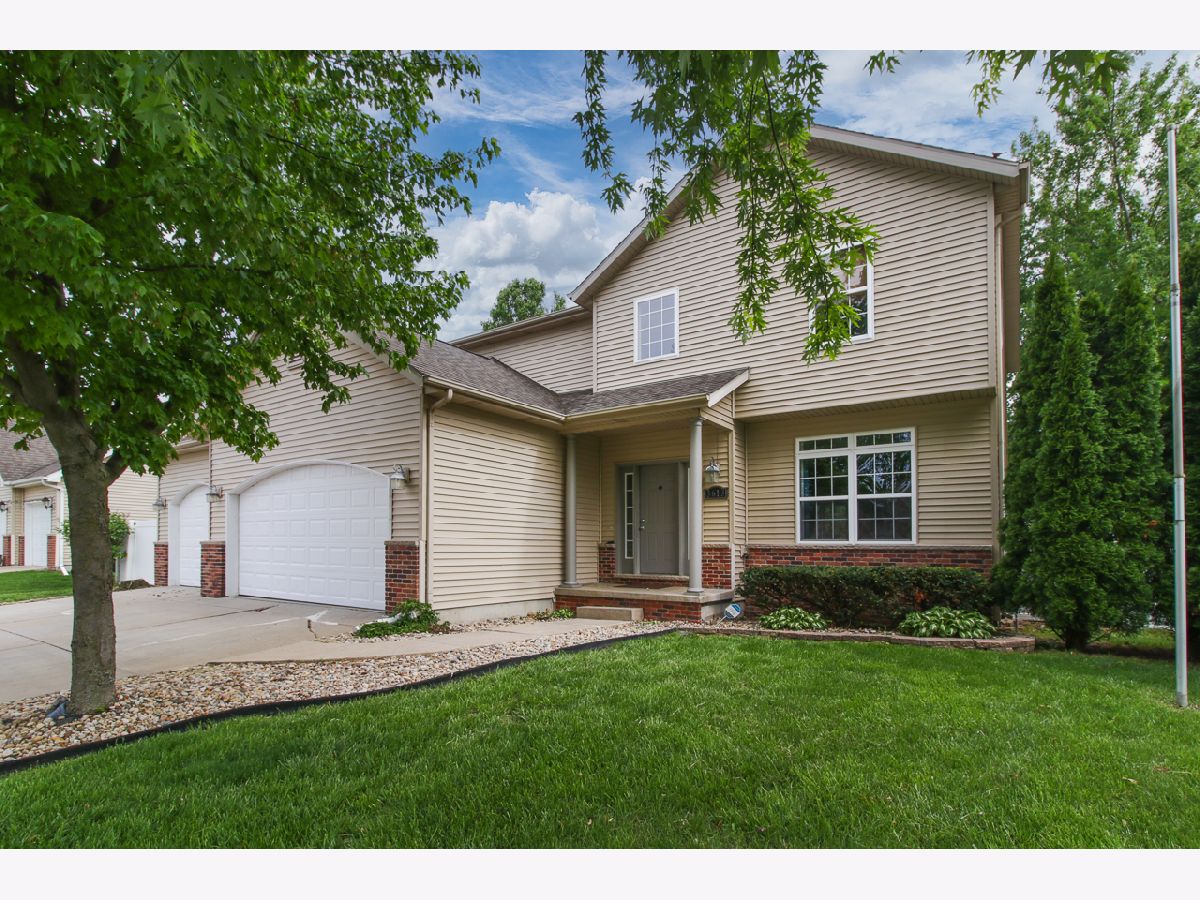 Homes & Condos & Townhomes Sold Sapphire Lake Bloomington Illinois, 3613 Pamela