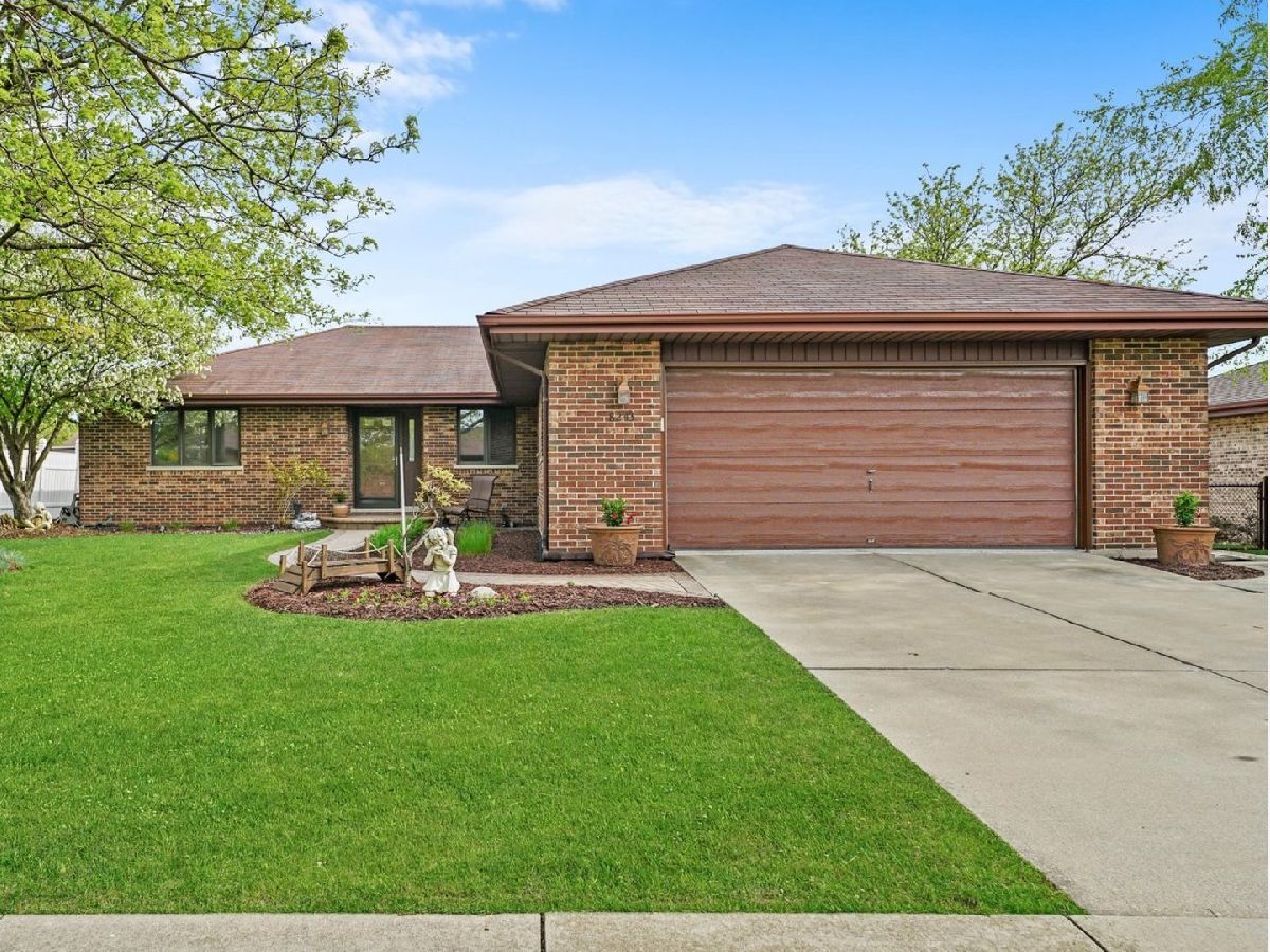 Townhomes & Condos & Homes Sold Eagle Ridge Tinley Park Illinois, 8243 162nd