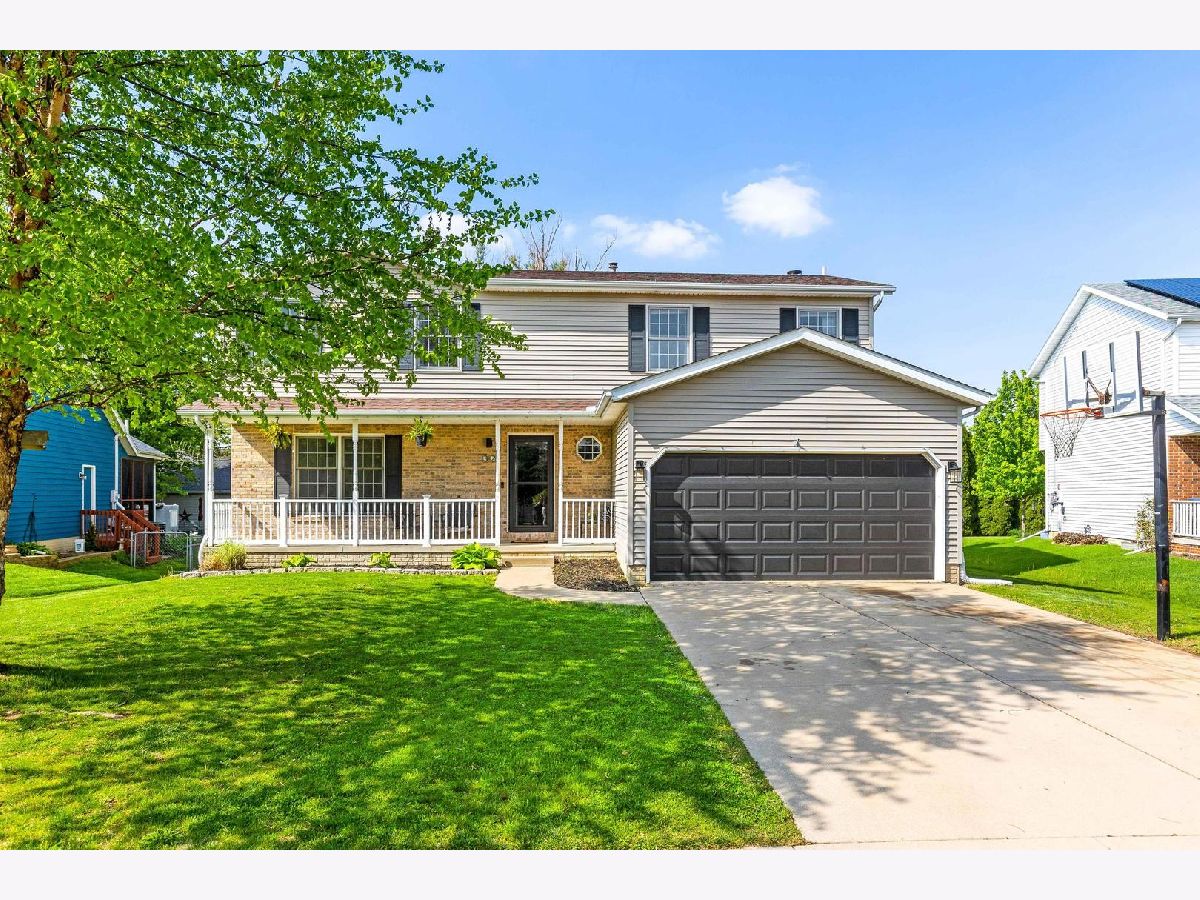 Homes & Condos & Townhomes Sold Brittany Parc Bloomington Illinois, 32 Bandecon