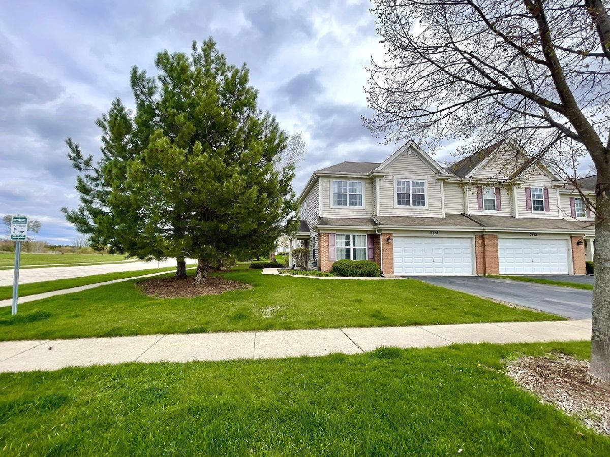 Townhomes & Condos Sold Coventry Lake In The Hills Illinois, 5731 Wildspring