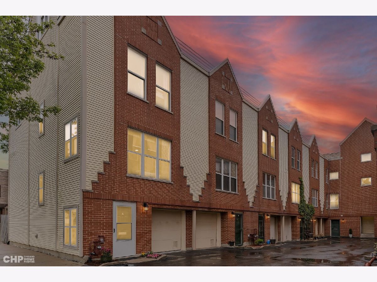 Condos & Townhomes Sold Artesian Court Chicago Illinois, 555 Artesian