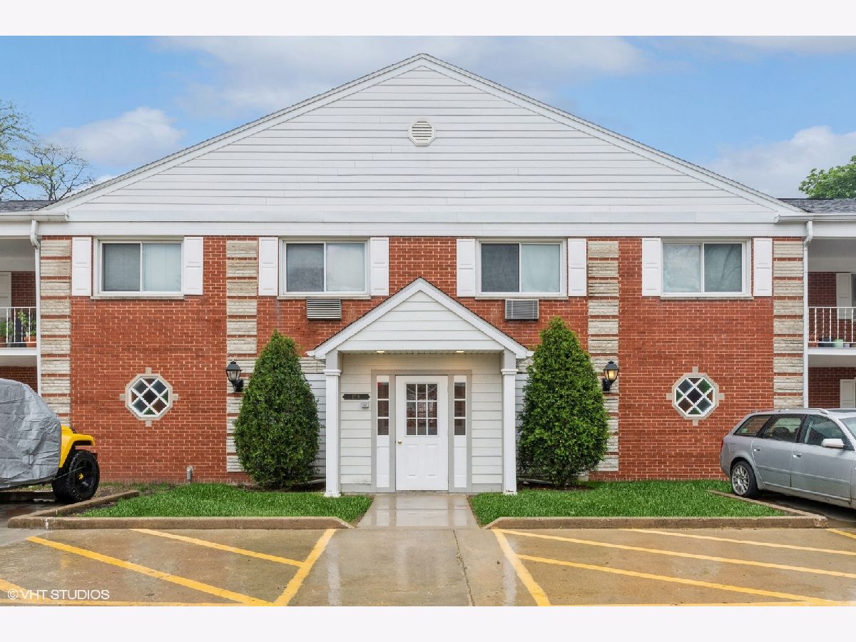 Condominiums Sold Churchview Glenview Illinois, 1719 Grove