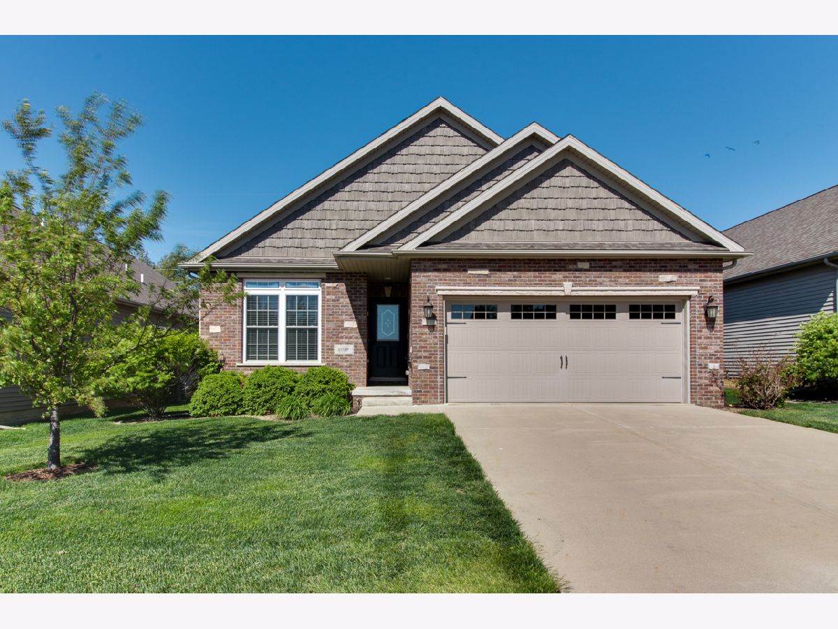Condos & Townhomes & Homes Sold Villas At Eagle View South Bloomington Illinois, 2018 Escalade