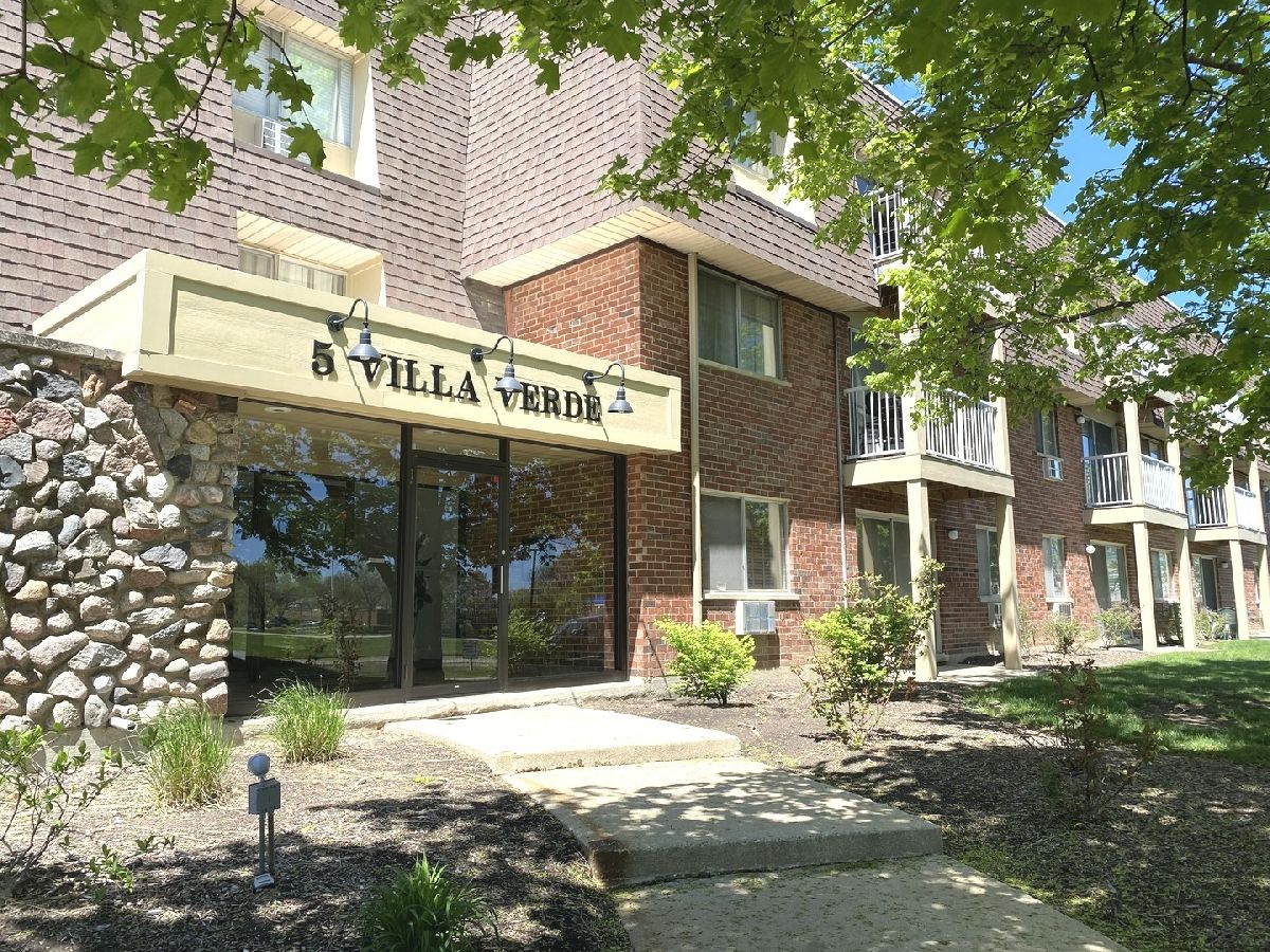 Condominiums Rented Villa Verde Buffalo Grove Illinois, 5 Villa Verde