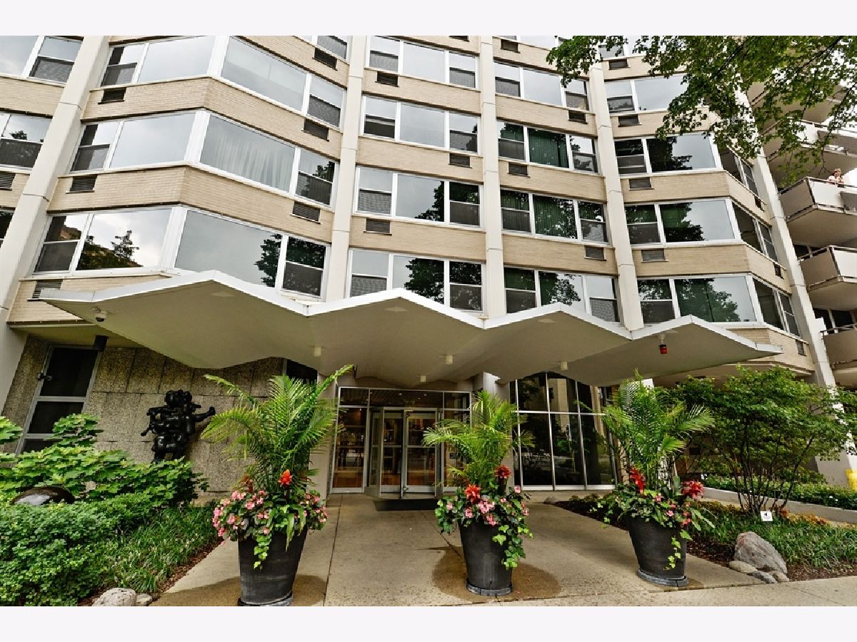 Condominiums Sold 555 Cornelia Condos Chicago Illinois, 555 Cornelia